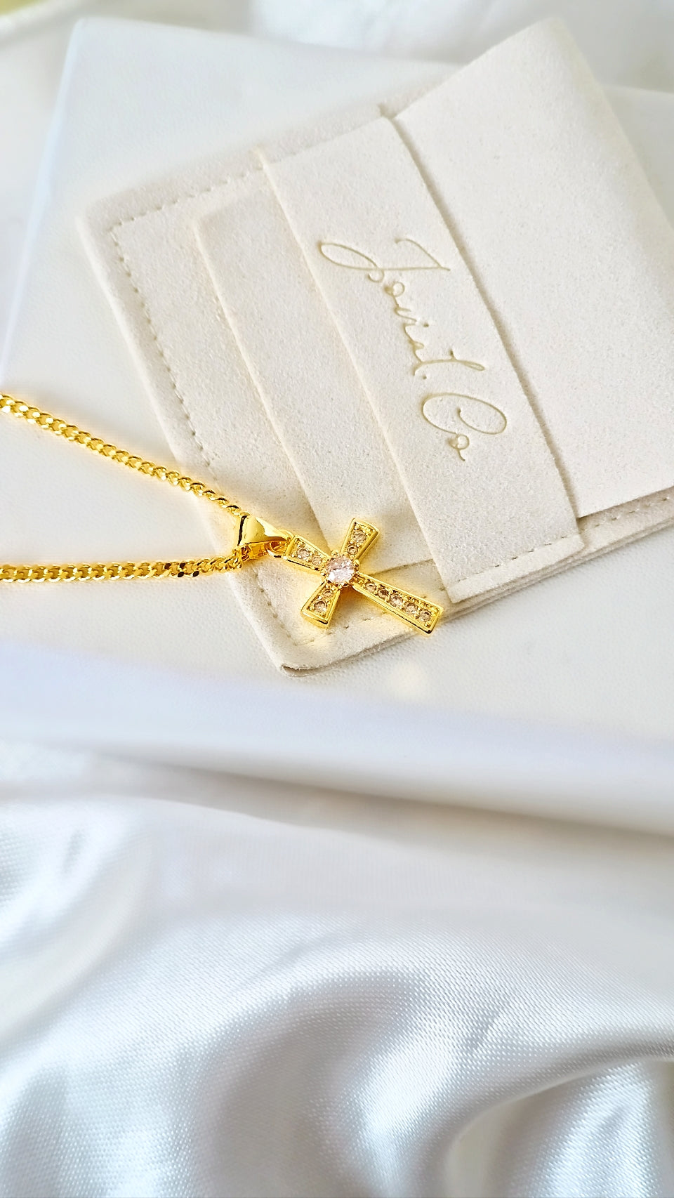 Chenelle Simple Cross Pendant