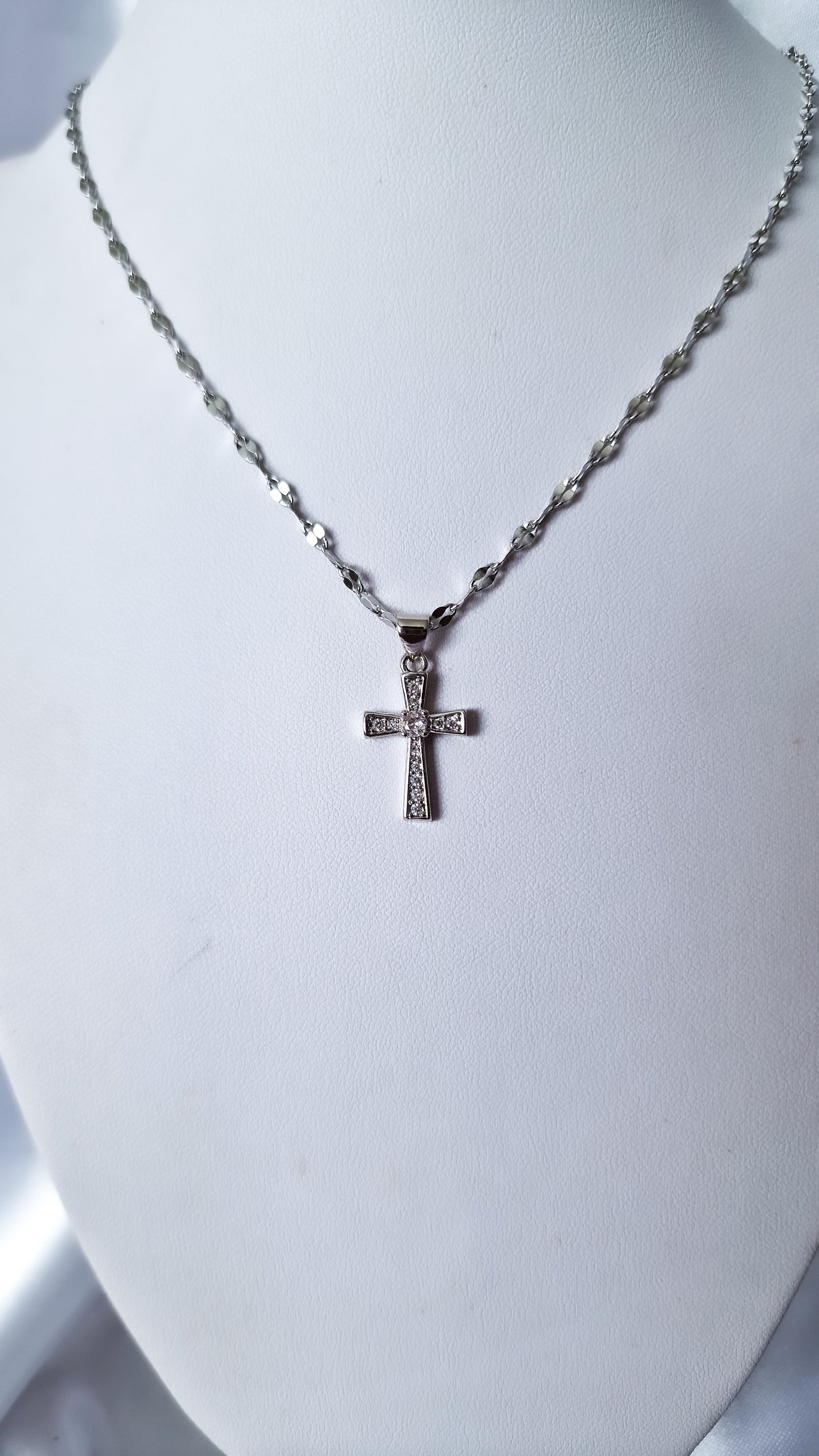 Chenelle Simple Cross Pendant