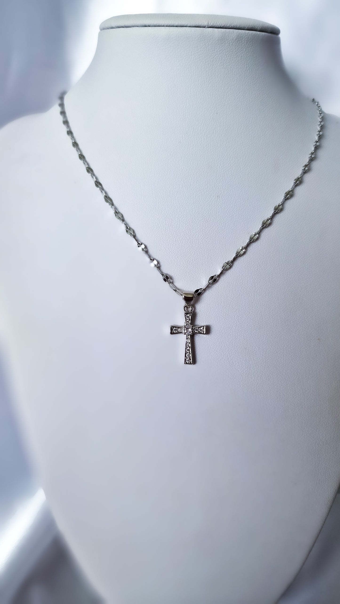 Chenelle Simple Cross Pendant